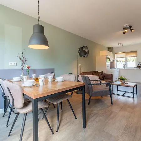 Holiday home Tiny House Pimpelmees Hulshorst
