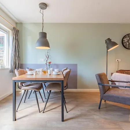 Holiday home Tiny House Pimpelmees Hulshorst