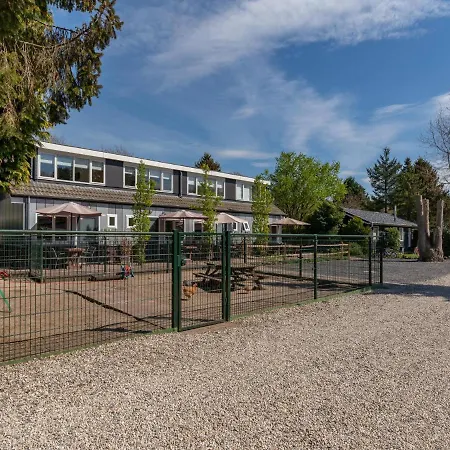 Holiday home Pimpelmees Hulshorst