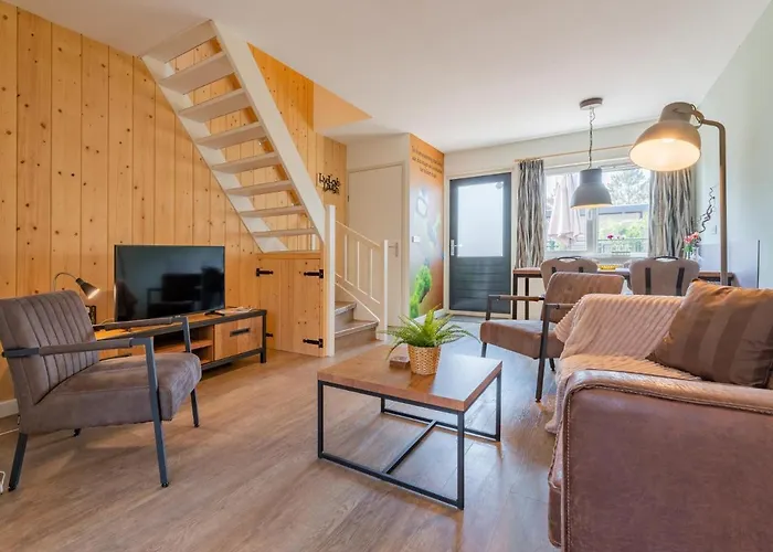 Holiday home Pimpelmees Hulshorst