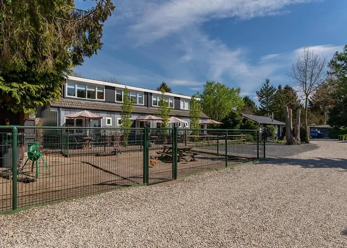 Holiday home Pimpelmees Hulshorst